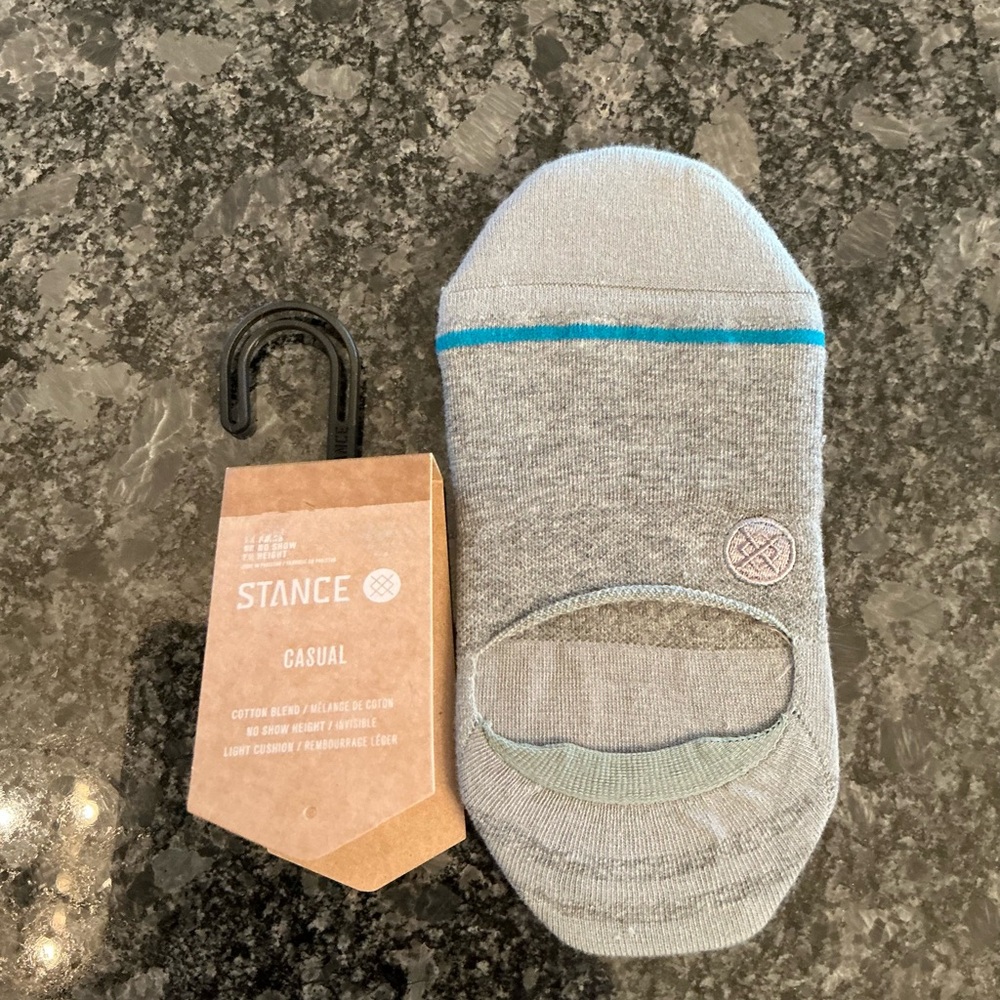 Light Grey. Never worn cotton medium weight.
Size Women’s 5-7.5 or Men’s 3-5.5